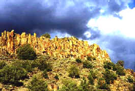 jagged rocks.JPG (25296 bytes)