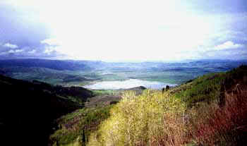 mountain lake.JPG (11477 bytes)
